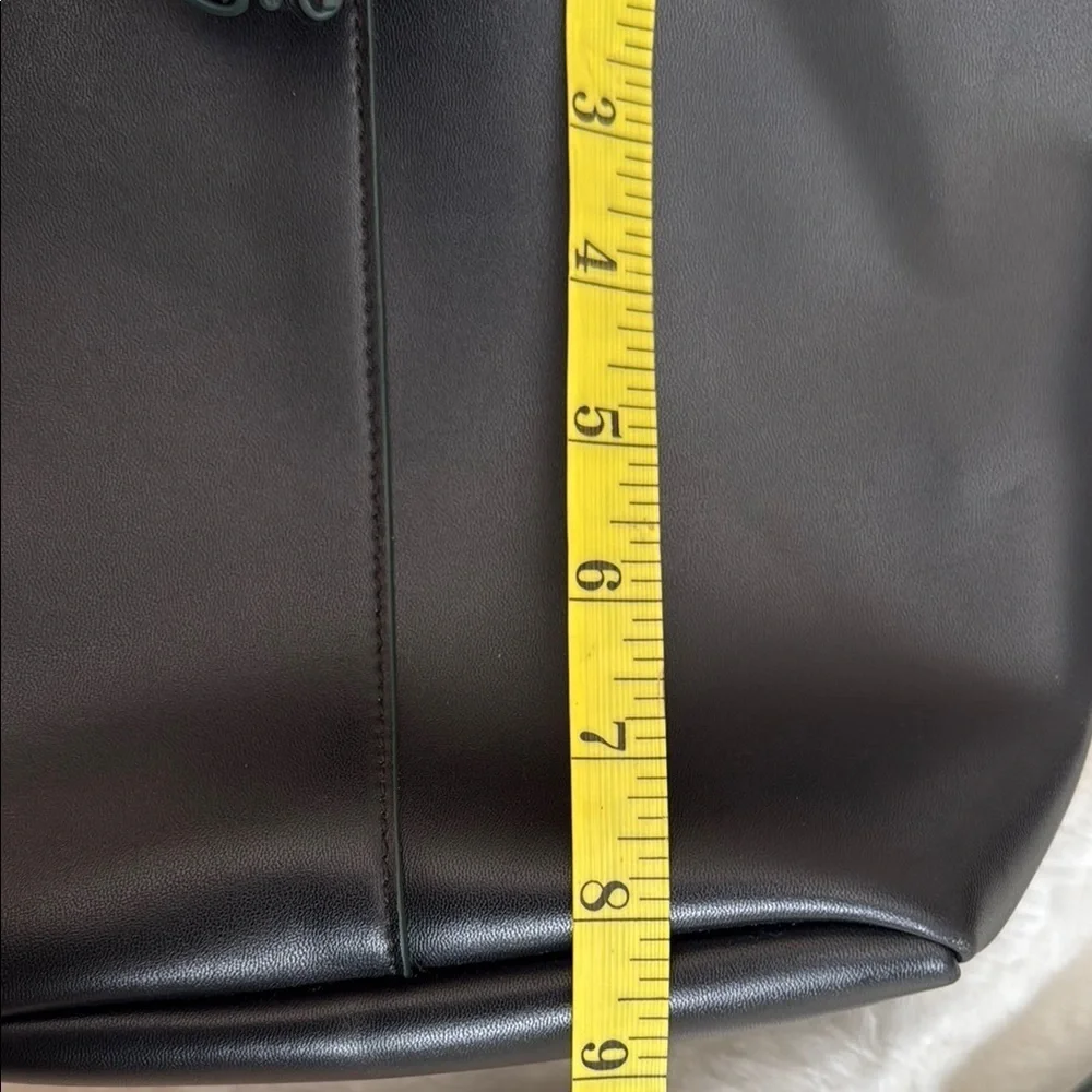 Urban Outfitters Black Barrel Bag Design